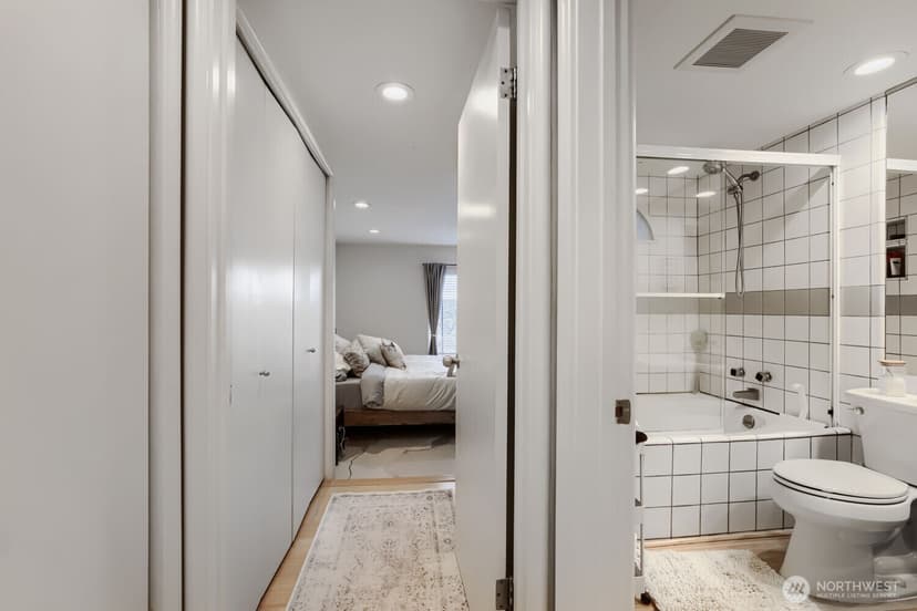 Property photo for 2134 Waverly Place N #103, Seattle photo 11