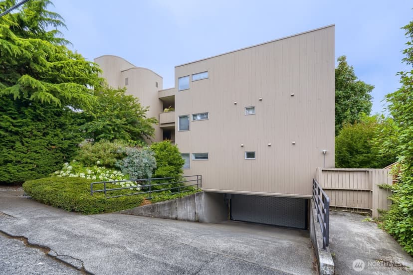 Property photo for 2134 Waverly Place N #103, Seattle photo 17