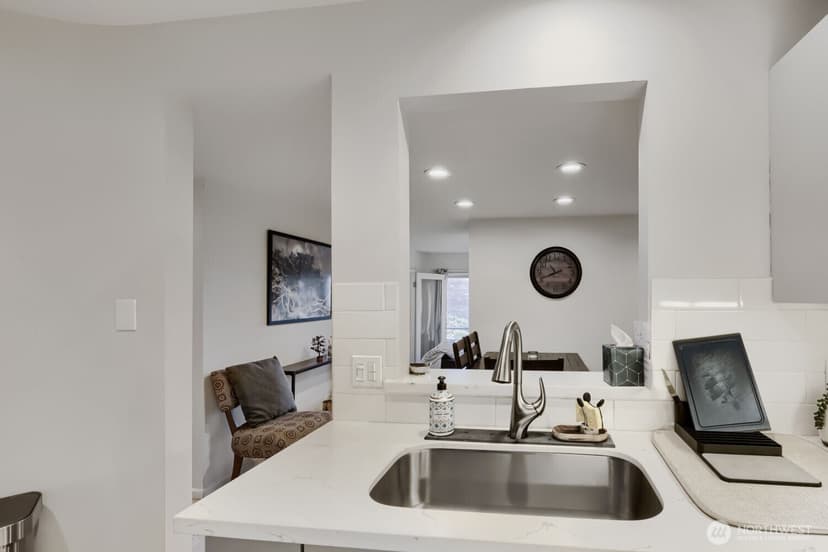Property photo for 2134 Waverly Place N #103, Seattle photo 6