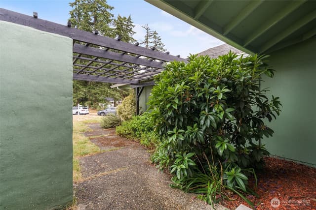 Property photo for 14920 12th Avenue E, Tacoma photo 3