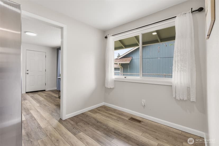 Property photo for 14920 12th Avenue E, Tacoma photo 10