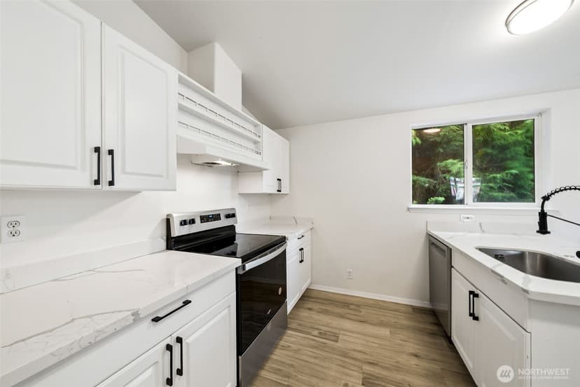 Property photo for 9421 21st Avenue E, Tacoma photo 7