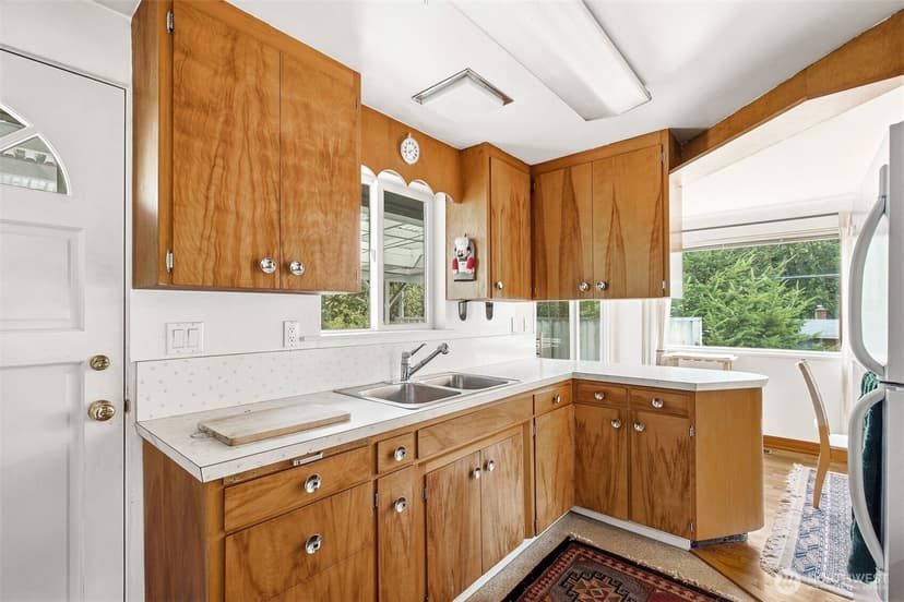 Property photo for 16262 15th Avenue SW, Burien photo 4