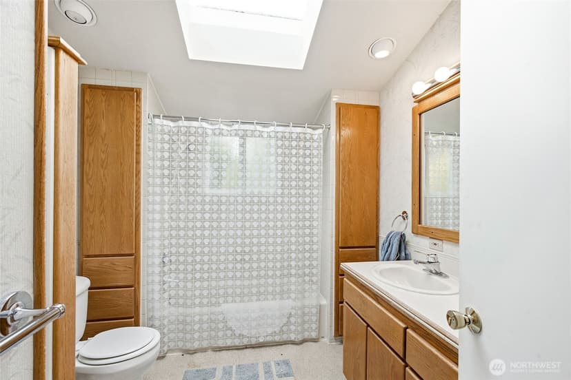 Property photo for 16262 15th Avenue SW, Burien photo 7