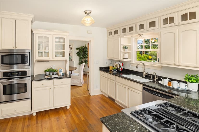Property photo for 848 NW 59th Street, Seattle photo 8