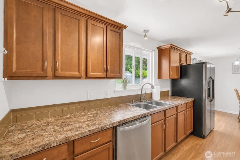 Property photo for 9801 119th Street SW, Lakewood photo 6