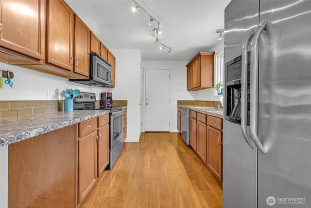 Property photo for 9801 119th Street SW, Lakewood photo 5