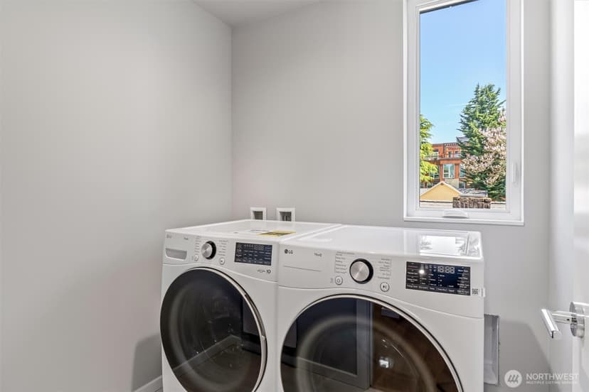Property photo for 4464 Midvale Avenue N, Seattle photo 23