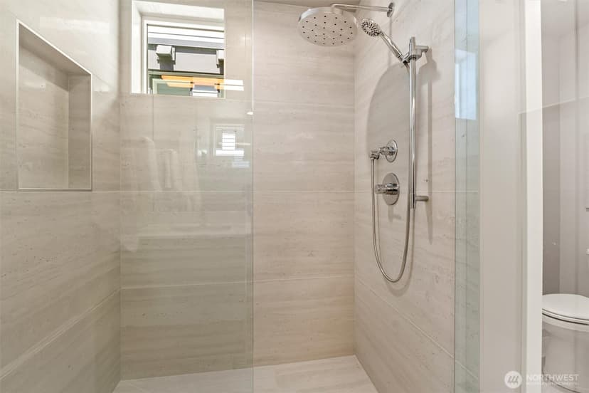 Property photo for 4464 Midvale Avenue N, Seattle photo 18