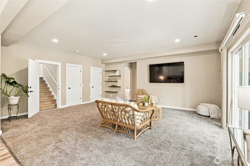 Property photo for 18012 Ambleside Court, Arlington photo 31
