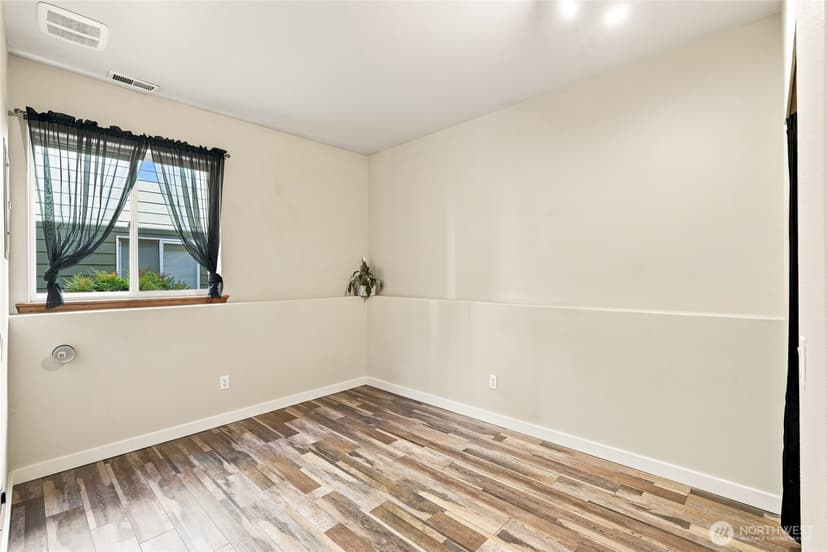 Property photo for 18012 Ambleside Court, Arlington photo 39
