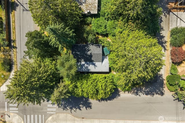 Property photo for 8255 30th Avenue NE, Seattle photo 4