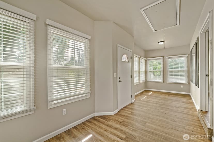 Property photo for 19401 8th Avenue S, Des Moines photo 9
