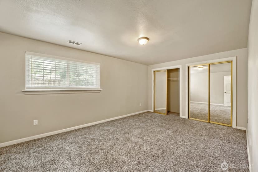 Property photo for 19401 8th Avenue S, Des Moines photo 15