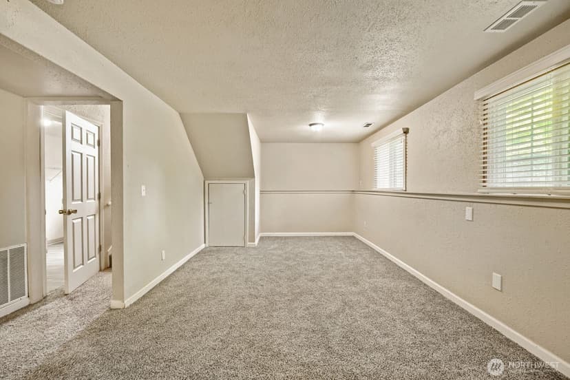 Property photo for 19401 8th Avenue S, Des Moines photo 7