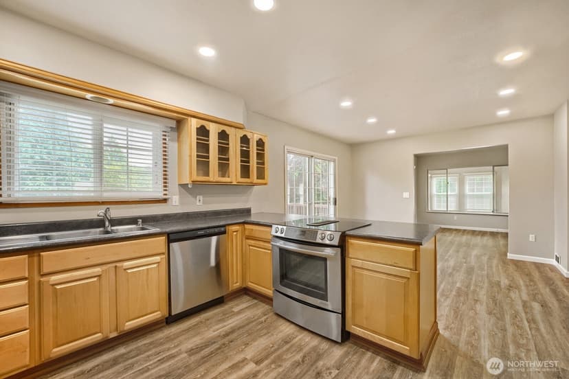Property photo for 19401 8th Avenue S, Des Moines photo 6