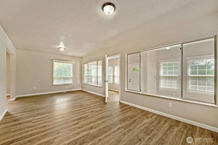 Property photo for 19401 8th Avenue S, Des Moines photo 14