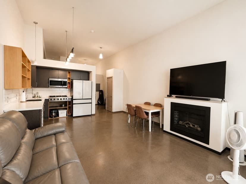 Property photo for 4422 Bagley Avenue N #204, Seattle photo 11