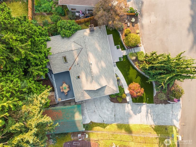 Property photo for 10763 NE 139th Street, Kirkland photo 3