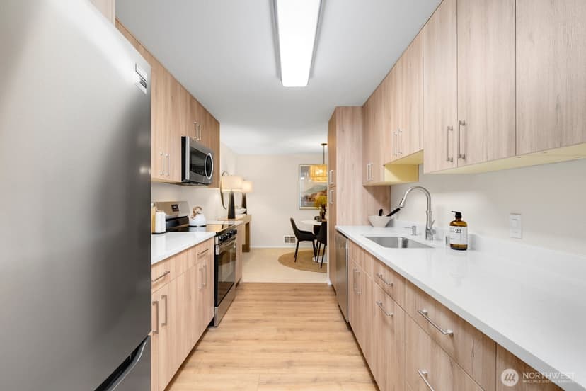 Property photo for 150 NE 95TH Street #302, Seattle photo 13