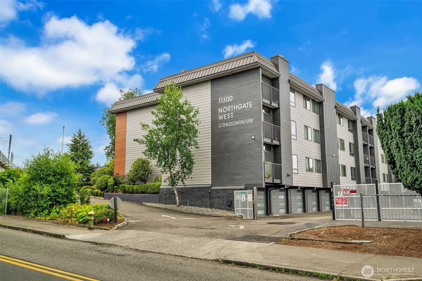 Property photo for 11300 1st Avenue NE #115, Seattle photo 36