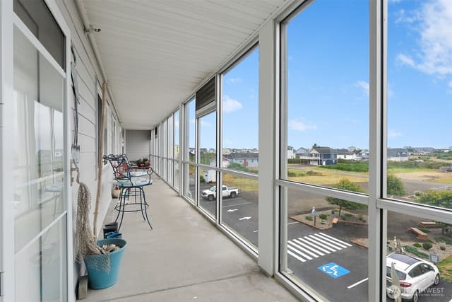 Property photo for 401 Westport View SW #303, Ocean Shores photo 4