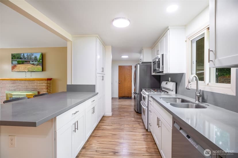 Property photo for 1022 S 197th Street, Des Moines photo 6