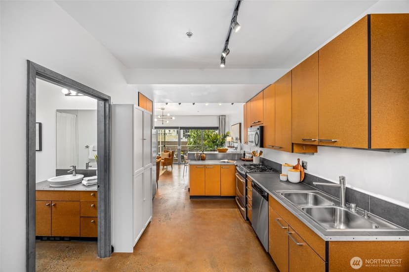 Property photo for 1414 12th Avenue #203, Seattle photo 6
