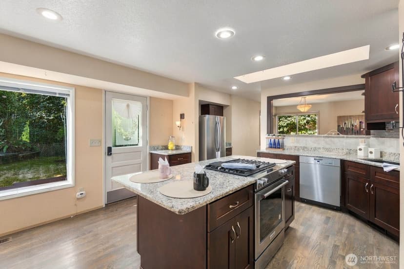 Property photo for 6922 N Meadowdale Road, Edmonds photo 11