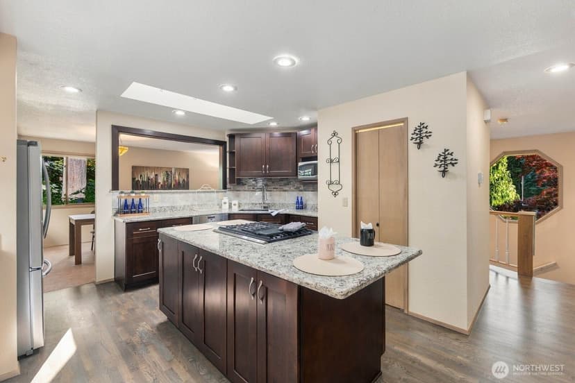 Property photo for 6922 N Meadowdale Road, Edmonds photo 10