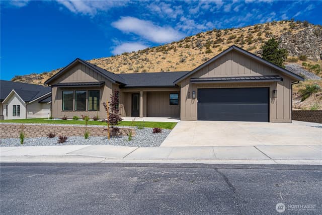 Property photo for 922 Long Drive, Chelan photo 2