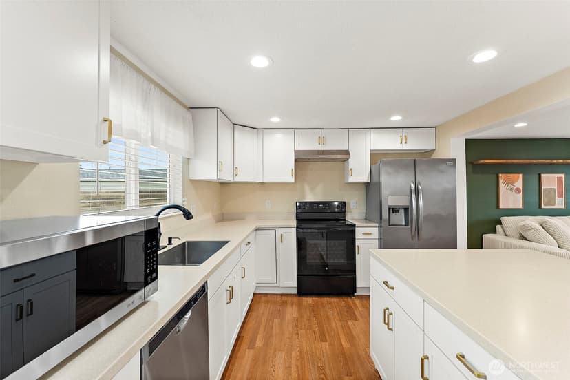 Property photo for 5103 Filbert Lane SW, Lakewood photo 11