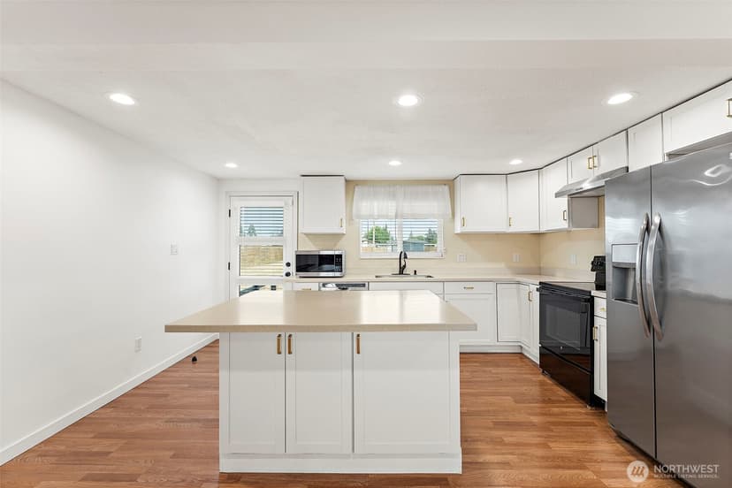 Property photo for 5103 Filbert Lane SW, Lakewood photo 9