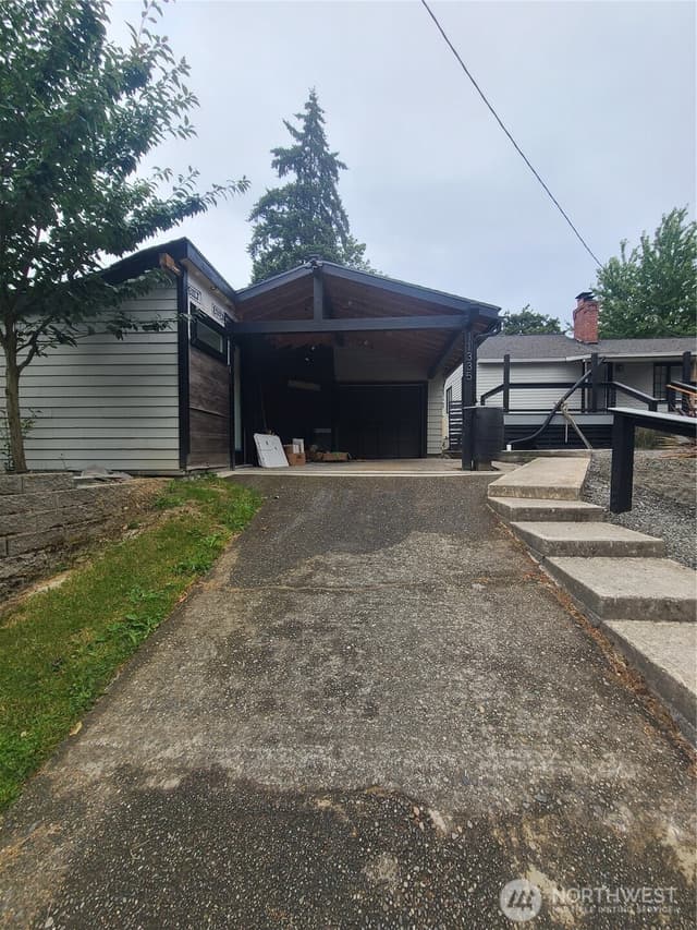 Property photo for 11335 Sunnyside Avenue N, Seattle photo 4