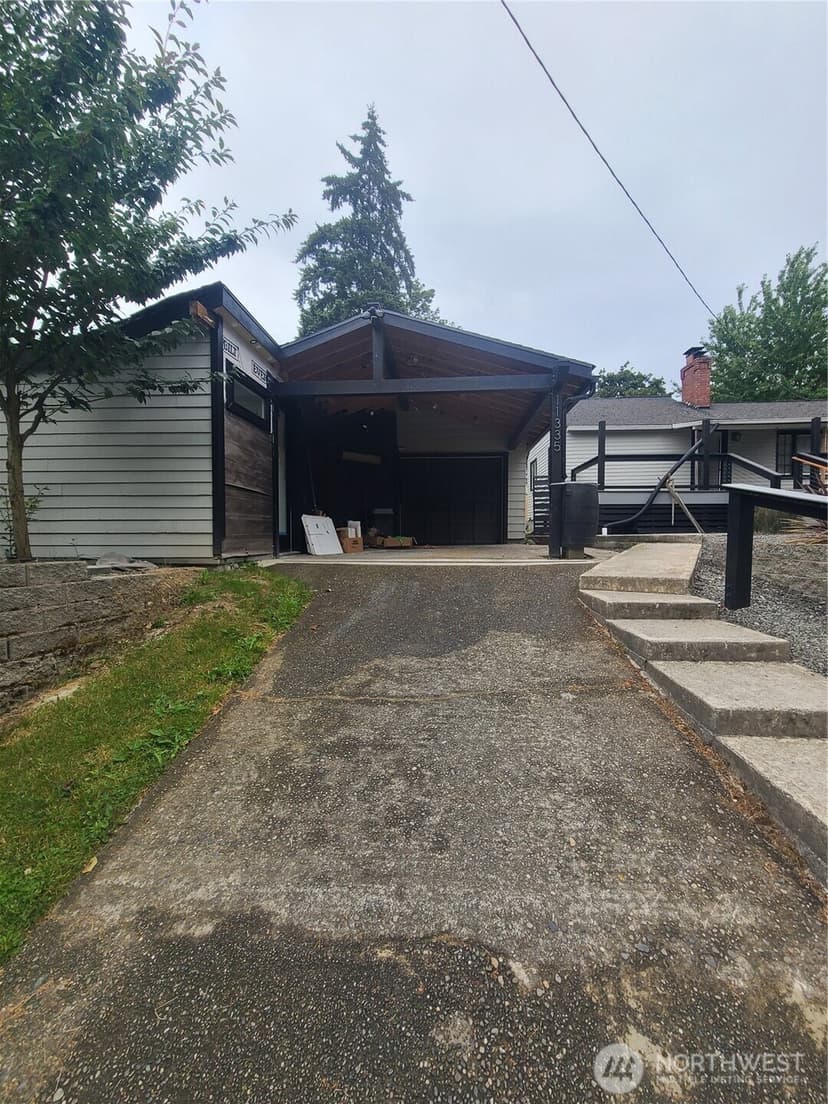 Property photo for 11335 Sunnyside Avenue N, Seattle photo 4