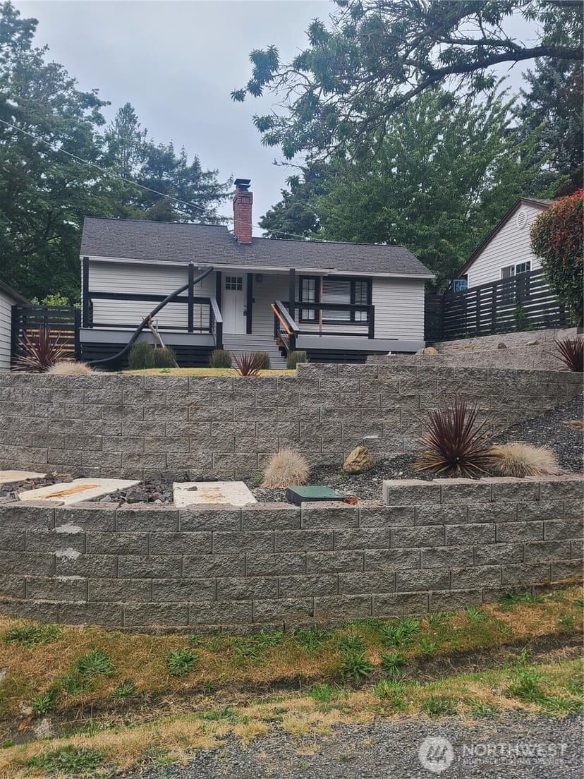 Property photo for 11335 Sunnyside Avenue N, Seattle photo 3