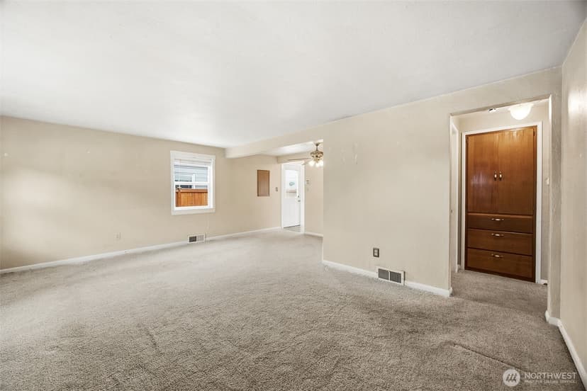 Property photo for 1014 3rd Ave NW, Puyallup photo 7
