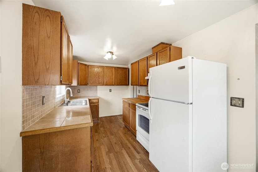 Property photo for 1014 3rd Ave NW, Puyallup photo 9