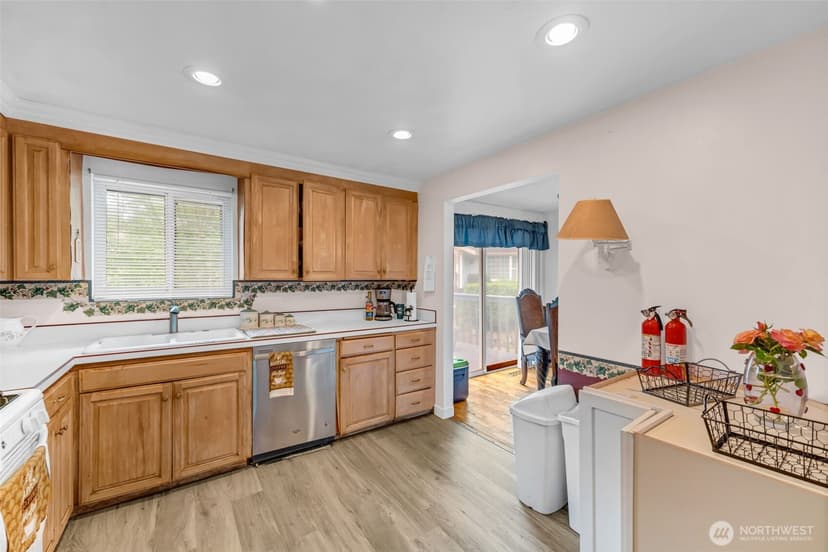 Property photo for 302 N 188th Street, Shoreline photo 12
