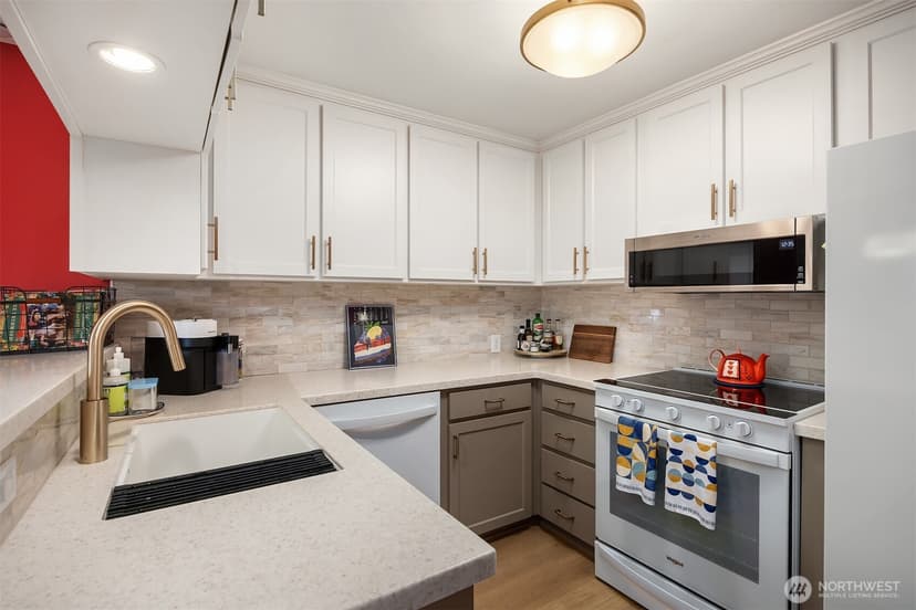 Property photo for 242 4th Avenue S #1, Edmonds photo 6