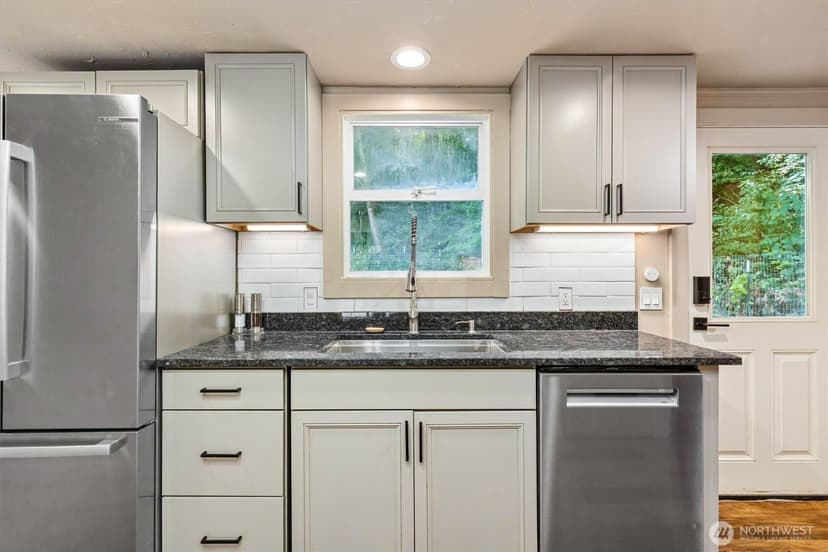 Property photo for 8233 NE 169th Street, Kenmore photo 5