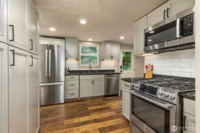 Property photo for 8233 NE 169th Street, Kenmore photo 4