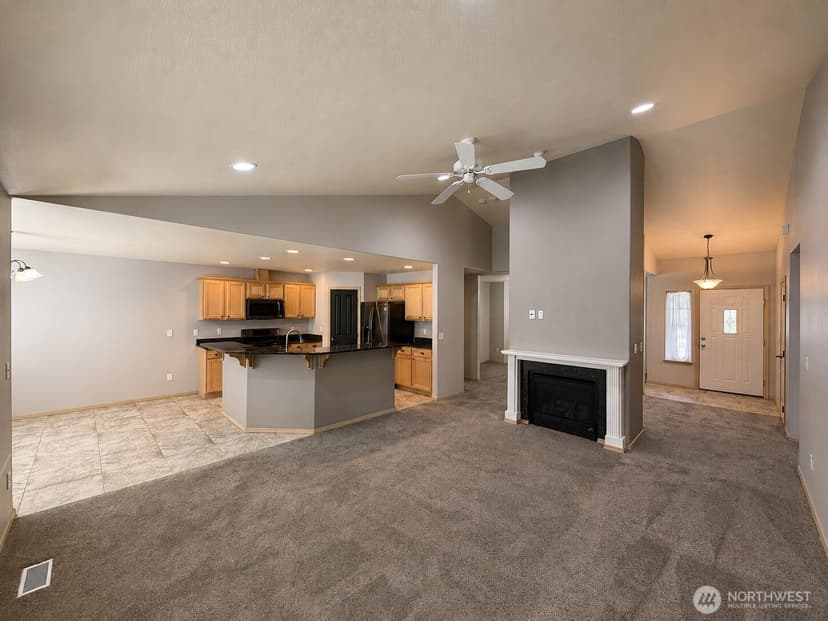 Property photo for 8428 Veterans Drive SW, Lakewood photo 9