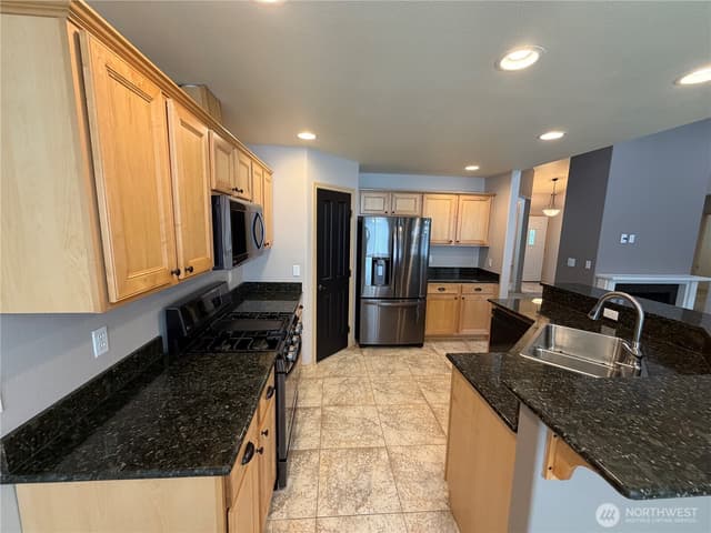 Property photo for 8428 Veterans Drive SW, Lakewood photo 4