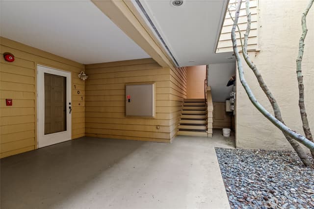 Property photo for 2811 14th W #101, Seattle photo 3