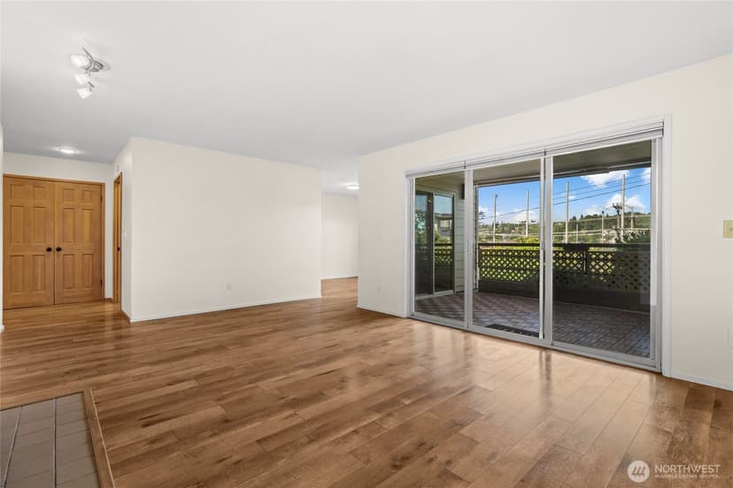 Property photo for 2811 14th W #101, Seattle photo 6