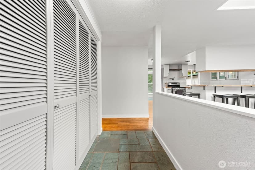 Property photo for 1716 9th Street SE, Puyallup photo 4