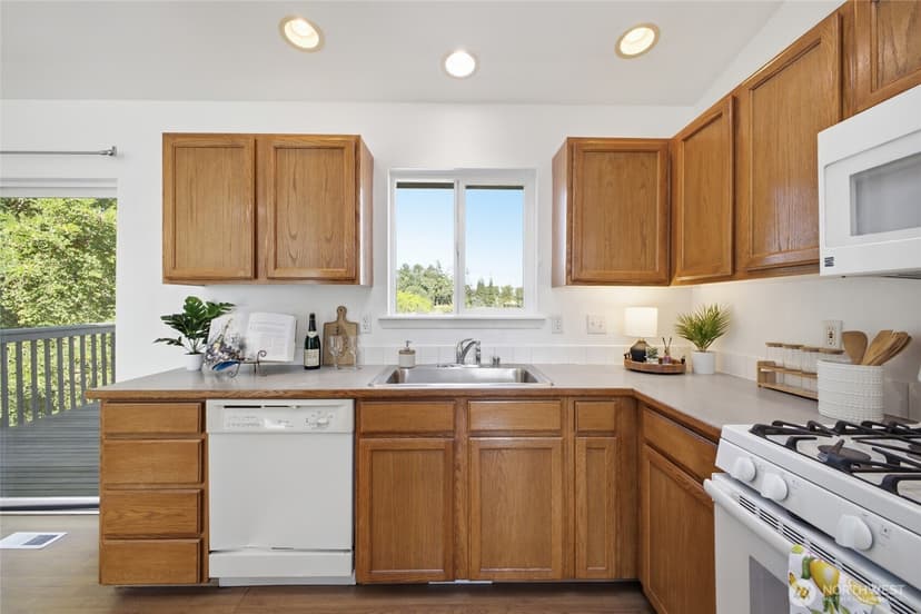 Property photo for 12705 6th Avenue E, Tacoma photo 10