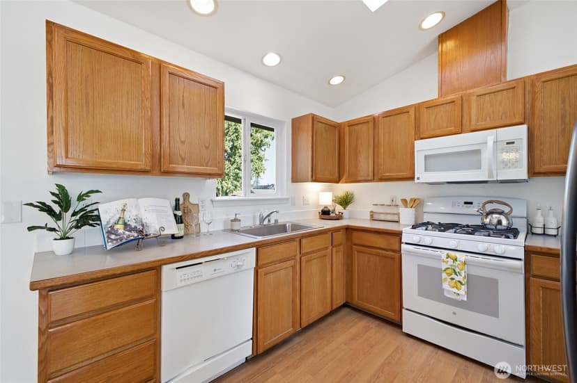 Property photo for 12705 6th Avenue E, Tacoma photo 9
