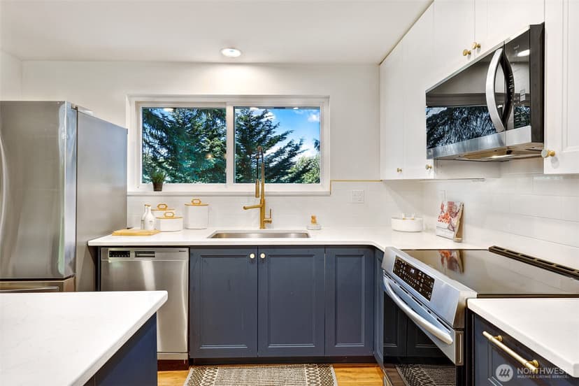 Property photo for 23321 75th Avenue W, Edmonds photo 6